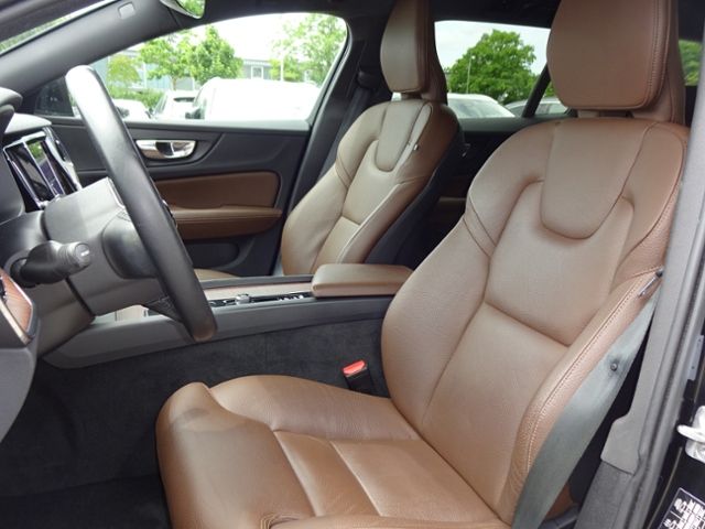 Volvo  PRO B4 AWD AT Leder-braun
