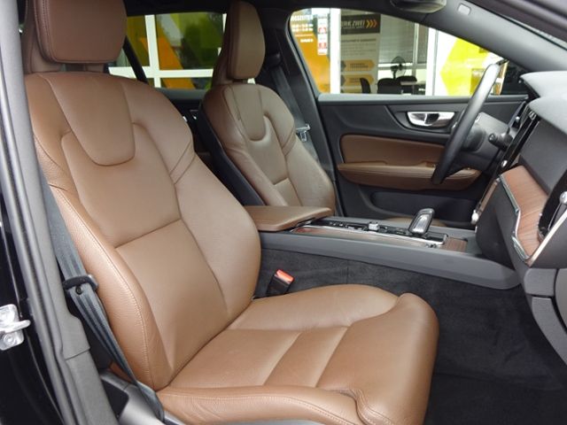 Volvo  PRO B4 AWD AT Leder-braun