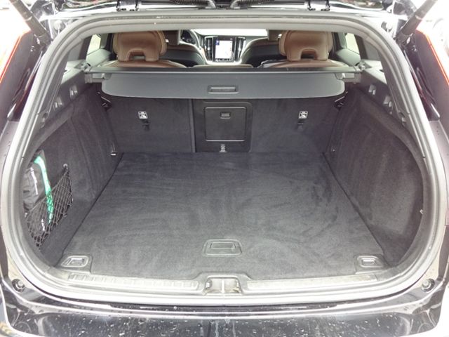 Volvo  PRO B4 AWD AT Leder-braun