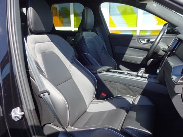Volvo  T6 R Design Plug-In AWD ACC PANO Google 360