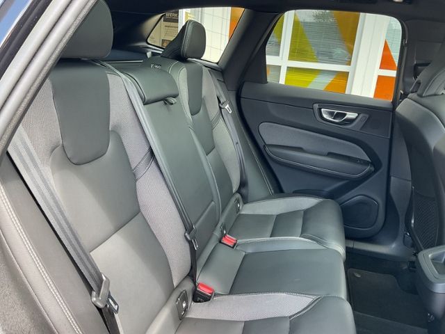 Volvo  B4 Plus Dark 2WD ACC 360° PANO Google