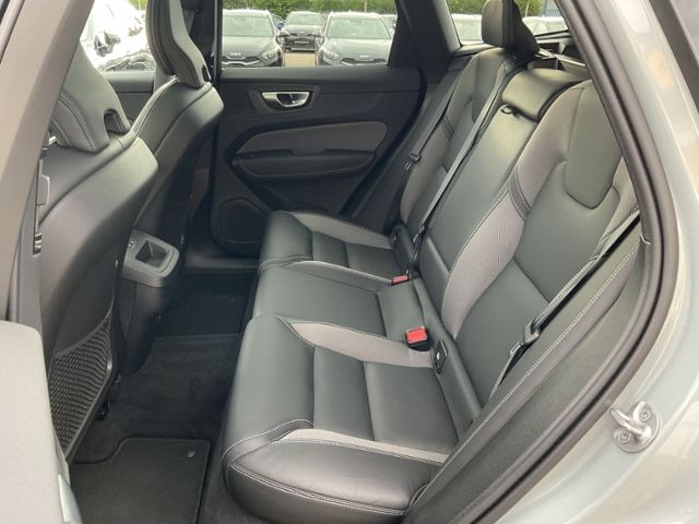 Volvo  Plus Dark 2WD Google Pano 360 H&K BLIS