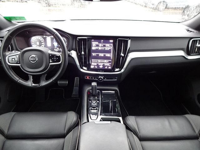 Volvo  T8 R Design Plug-In AWD AHK Pano ACC HUD