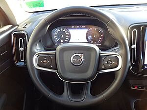 Volvo  D3 Momentum 2WD ACC BLIS Navi Kamera