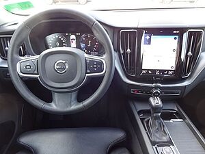 Volvo  D4 Momentum Pro 2WD Navi Kamera Allwetterr.