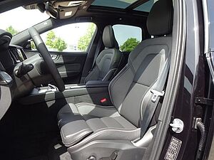 Volvo  B4 Ultimate AWD LUFTFW STANDHZ PANO HUD 22'