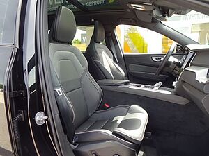 Volvo  B4 Ultimate AWD LUFTFW STANDHZ PANO HUD 22'