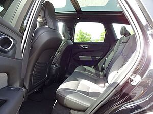 Volvo  B4 Ultimate AWD LUFTFW STANDHZ PANO HUD 22'