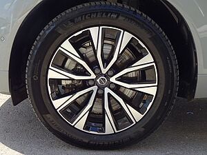 Volvo  B4 Plus Dark 2WD AHK STANDHZ PANO ACC