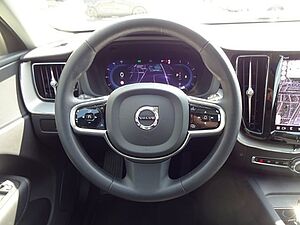 Volvo  B4 Plus Dark 2WD AHK STANDHZ PANO ACC