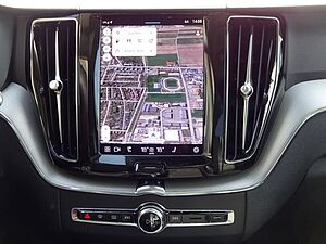 Volvo  B4 Plus Dark 2WD AHK STANDHZ PANO ACC