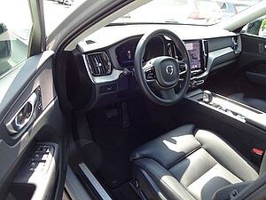 Volvo  B4 Plus Dark 2WD AHK STANDHZ PANO ACC