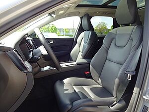 Volvo  B4 Plus Dark 2WD AHK STANDHZ PANO ACC