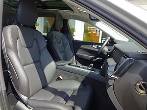Volvo  B4 Plus Dark 2WD AHK STANDHZ PANO ACC