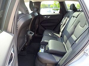 Volvo  B4 Plus Dark 2WD AHK STANDHZ PANO ACC