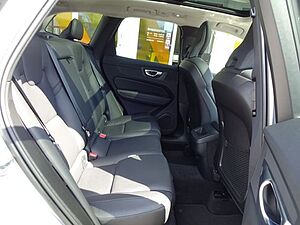 Volvo  B4 Plus Dark 2WD AHK STANDHZ PANO ACC