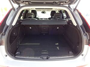 Volvo  B4 Plus Dark 2WD AHK STANDHZ PANO ACC