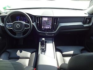 Volvo  B4 Plus Dark 2WD AHK STANDHZ PANO ACC