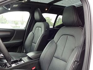 Volvo  T4 R Design 2WD ACC PANO 360° STANDHZ