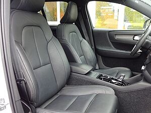 Volvo  T4 R Design 2WD ACC PANO 360° STANDHZ