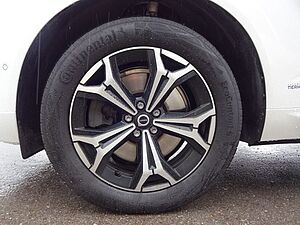 Volvo  B4 Momentum Pro AWD AHK ACC HUD 360° Google