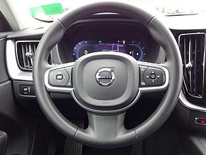 Volvo  B4 Momentum Pro AWD AHK ACC HUD 360° Google