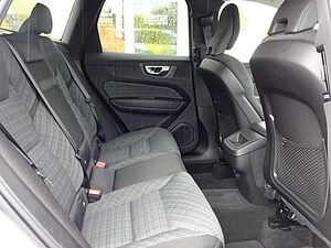 Volvo  B4 Momentum Pro AWD AHK ACC HUD 360° Google