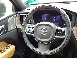 Volvo  T8 Inscription Plug-In AWD ACC B&W PANO HUD