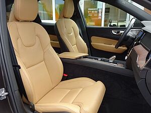 Volvo  T8 Inscription Plug-In AWD ACC B&W PANO HUD