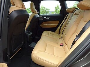 Volvo  T8 Inscription Plug-In AWD ACC B&W PANO HUD