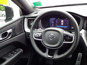 Volvo  B4 R Design AWD ACC PANO 360° Google HK