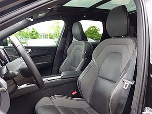 Volvo  B4 R Design AWD ACC PANO 360° Google HK
