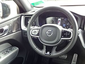 Volvo  B5 R Design AWD Luftfw ACC HUD Standhz PANO