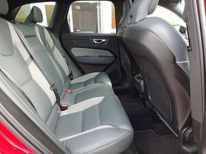 Volvo  B5 R Design AWD Luftfw ACC HUD Standhz PANO