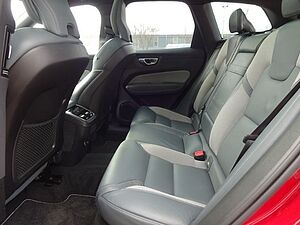 Volvo  B5 R Design AWD Luftfw ACC HUD Standhz PANO