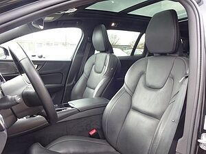 Volvo  T6 R Design Plug-In AWD ACC HUD PANO 360°