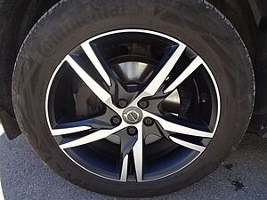 Volvo  D4 R Design 2WD AT Panorama Memory 19'