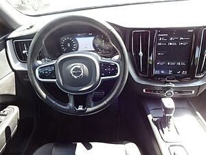 Volvo  D4 R Design 2WD AT Panorama Memory 19'