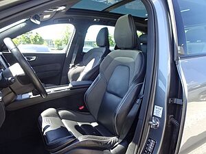 Volvo  D4 R Design 2WD AT Panorama Memory 19'