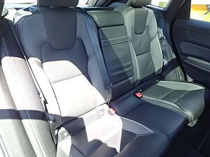 Volvo  D4 R Design 2WD AT Panorama Memory 19'
