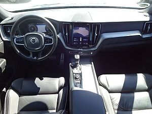 Volvo  D4 R Design 2WD AT Panorama Memory 19'