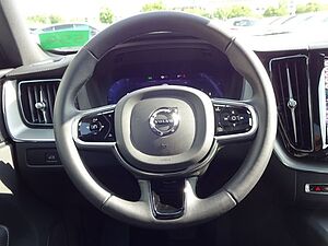 Volvo  B4 Ultimate Dark Luftfw Standhz HUD Pano HK