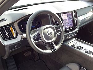 Volvo  B4 Ultimate Dark Luftfw Standhz HUD Pano HK