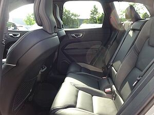 Volvo  B4 Ultimate Dark Luftfw Standhz HUD Pano HK