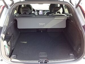 Volvo  B4 Ultimate Dark Luftfw Standhz HUD Pano HK
