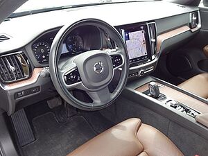 Volvo  PRO B4 AWD AT Leder-braun