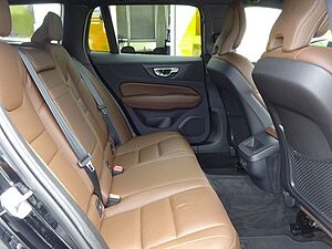 Volvo  PRO B4 AWD AT Leder-braun