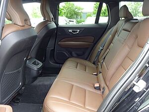 Volvo  PRO B4 AWD AT Leder-braun
