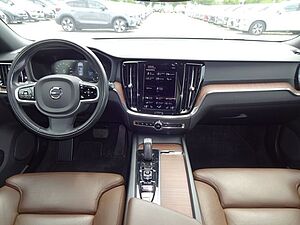 Volvo  PRO B4 AWD AT Leder-braun