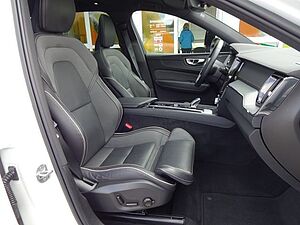 Volvo  B5 Ultimate Dark AWD 360° Head Up Pano ACC